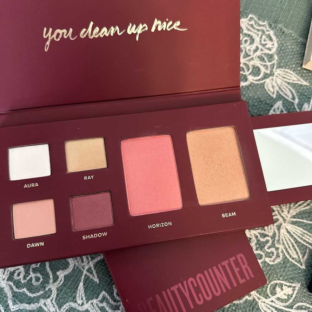 GOLDEN HOUR ALL-IN-ONE PALETTE / PALETTE COMPLÈTE